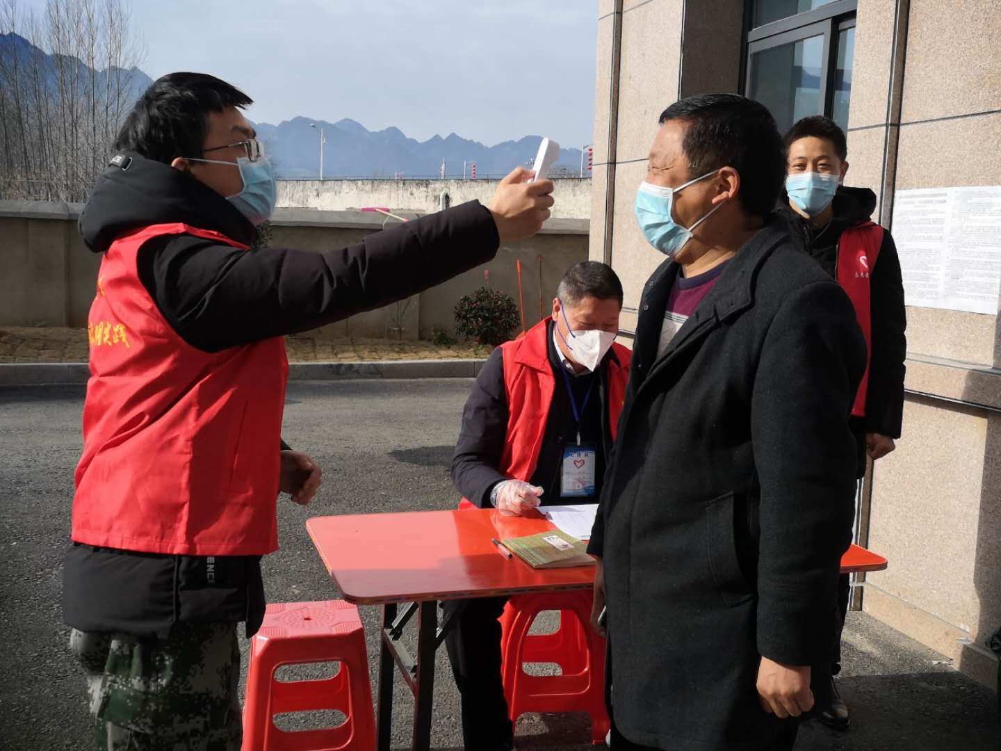 吴蛟：在战“疫”一线践行初心使命