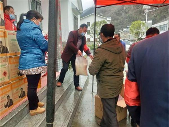 九道八里坡村：家乡人士献爱心 共度难关抗疫情