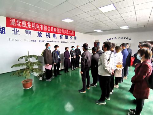 沙河乡组织务工人员“点对点”到县内企业就业