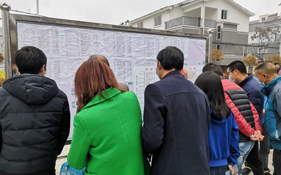 白鹤镇举行县内重点企业招聘会