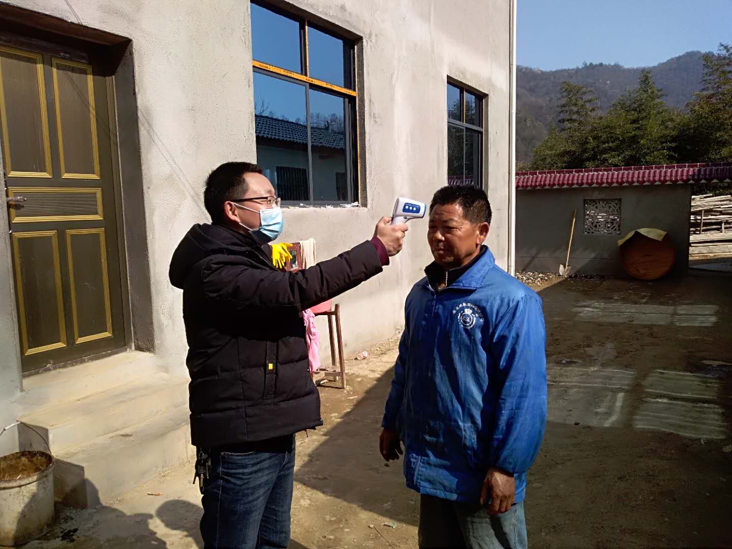 践行入党誓言，守护村民健康平安——记人社局抗疫先锋郑家旺