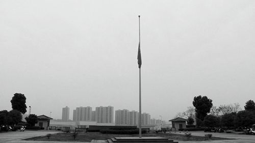 房县各界为新冠肺炎疫情牺牲烈士和逝世同胞举行哀悼活动