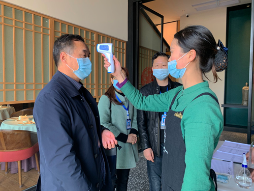 房县市场管理监管局：开展餐饮行业食品安全检查  保障全县人民“舌尖上的安全”