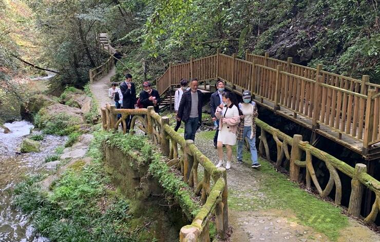 房县野人谷 ：春暖花开迎客来