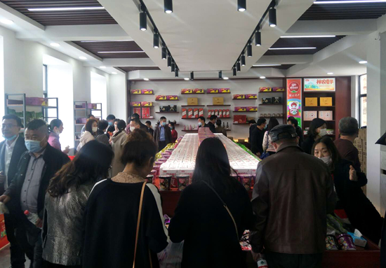 我县消费扶贫现场对接会成功架起地产品产销桥梁