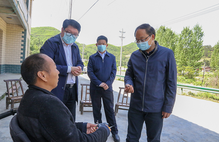 蔡贤忠纪道清到门古寺镇调研脱贫重点攻坚和美丽乡村建设