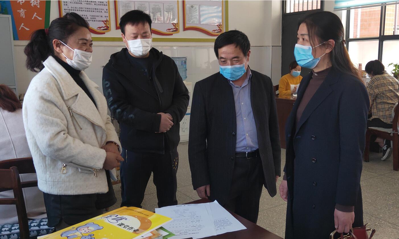 县教育局赴天明小学开展教学调研