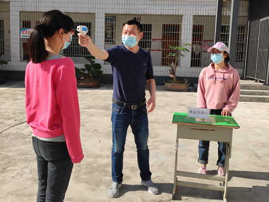 房县二中:吹响复学演练“冲锋号”