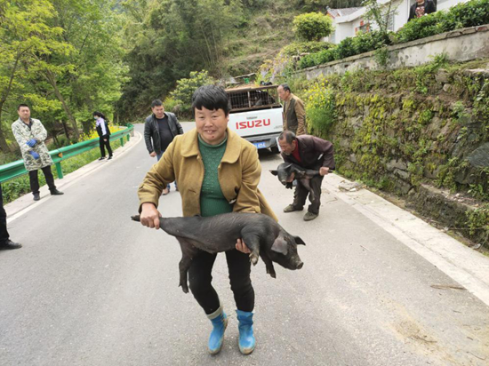 房县水利和湖泊局：暖心帮扶 激发脱贫内生动力