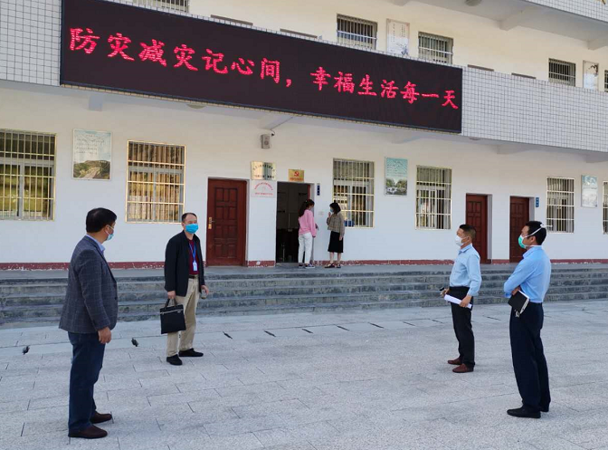 万峪中学全面安排部署初三开学复课工作