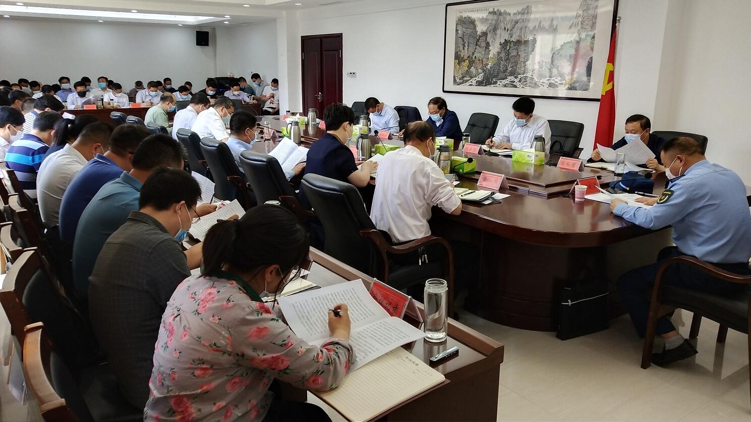 蔡贤忠主持召开县委常委议军会