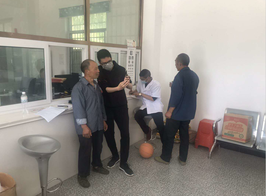 万峪河乡“认证+体检” 暖心服务送上门