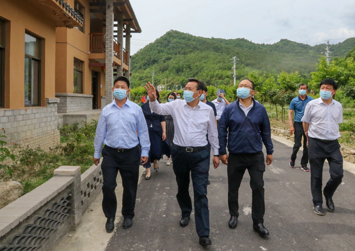 程用文来房调研脱贫攻坚和项目工作