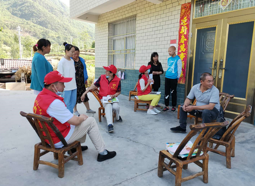 万峪初中家访“回头看”，助力“线上”教育稳步推进