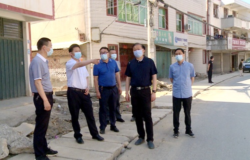 纪道清到白鹤镇调研脱贫攻坚工作