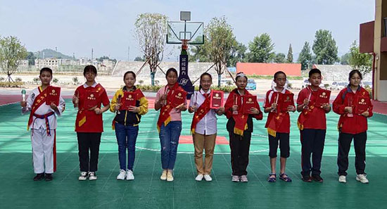 房县公开表彰20余名“新时代好少年”