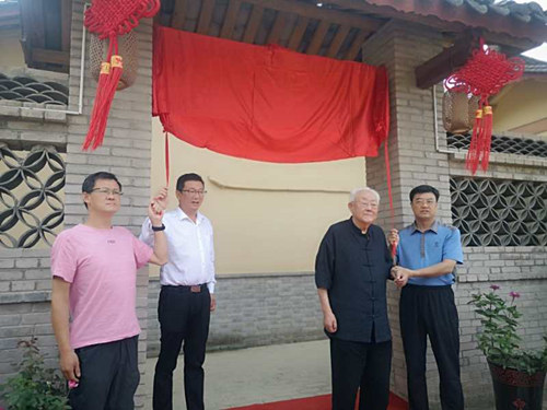 著名国画大师周韶华艺术中心落户房县花田酒溪