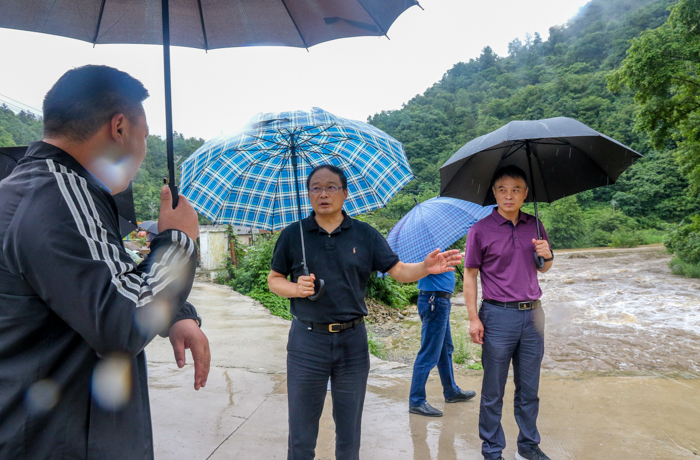 蔡贤忠到青峰尹吉甫沙河检查指导防汛防灾工作