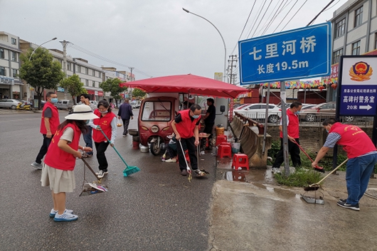 县林业局开展志愿服务 助力文明城市创建