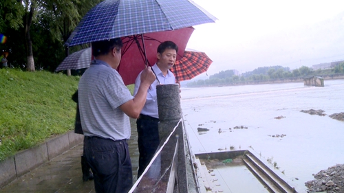 纪道清检查指导抢险救灾工作