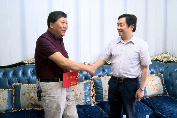 省退役军人事务厅来房县开展“八一”走访慰问