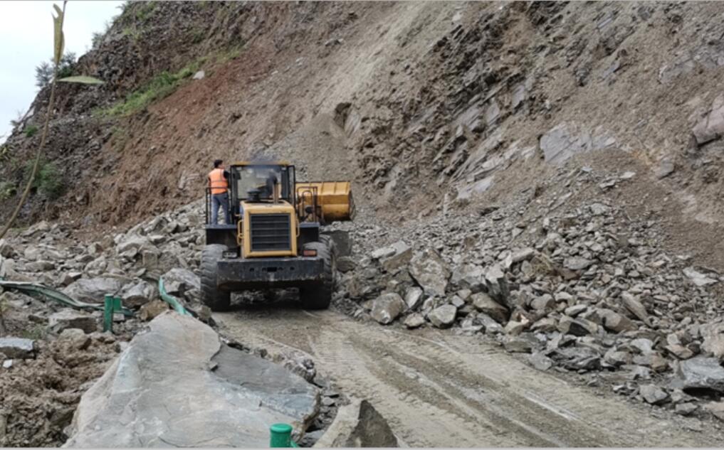 县交通运输局：全力抢险保畅通