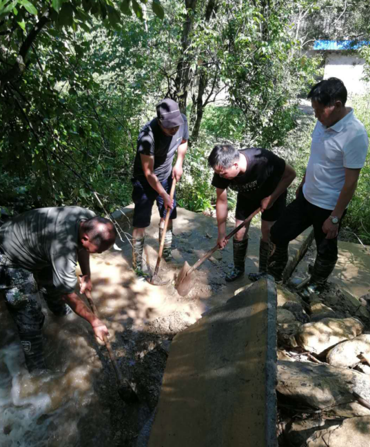 上龛乡：干群携手抗灾保平安