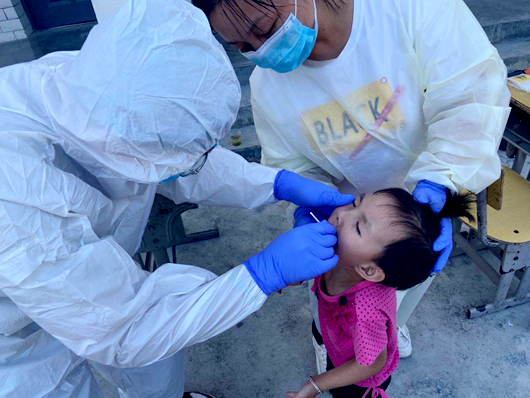 九道关坪小学：核酸检测筑防线 全力以“复”迎开学