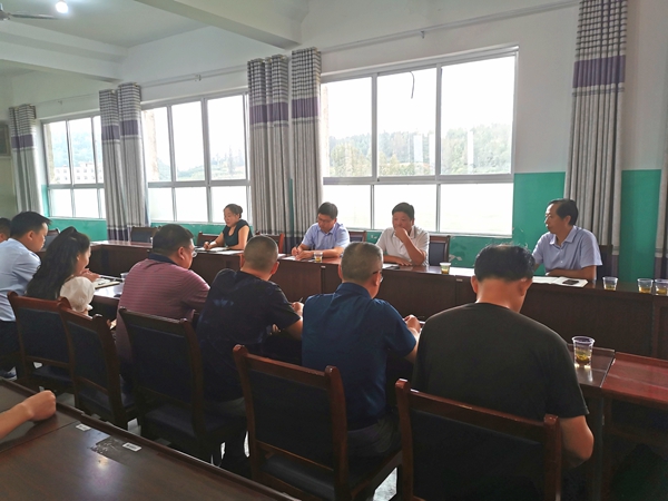 房县军店镇召开庆祝第36个教师节座谈会