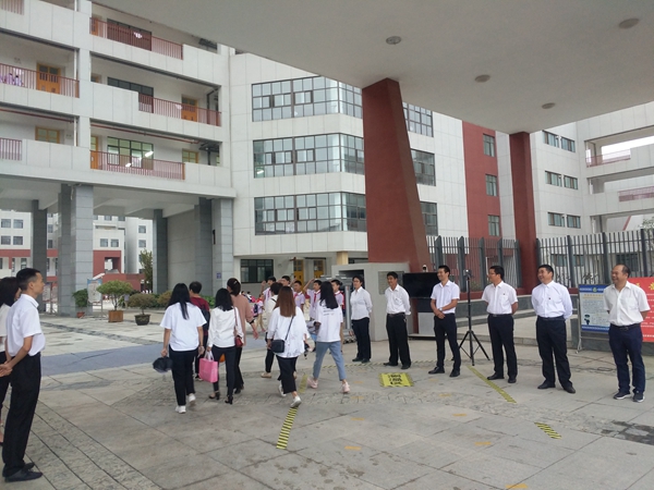 房县思源实验学校开展系列活动欢庆第36个教师节