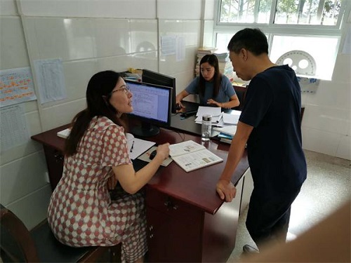 房县教研员主动请缨 愿赴偏远山区支教