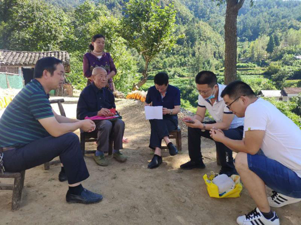 青峰镇：走访抗战老兵 共忆峥嵘岁月