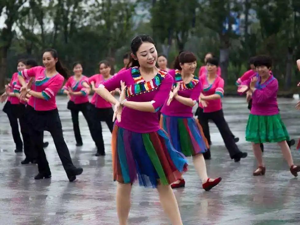 湖北省第五届广场舞大赛网络投票开始了！来呀，一起快乐摇摆！