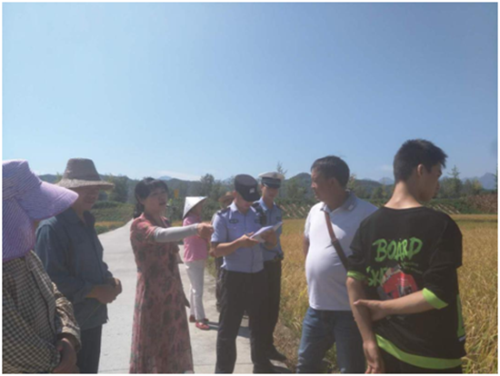 军店镇开展禁止露天焚烧秸秆宣传活动