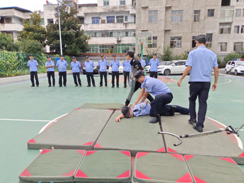 军店镇组织开展驻村辅警警务技能培训
