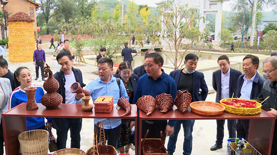 我县组织民营企业家开展 “畅游美丽乡村 感受扶贫成果 提振发展信心”迎国庆活动