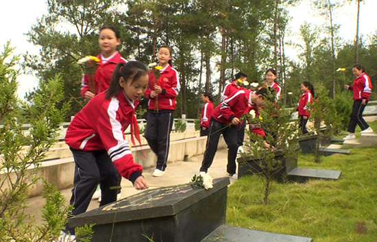 房县举行“烈士纪念日”活动 缅怀革命先烈