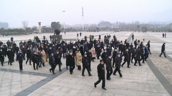 人大代表集中参观我县部分重点项目