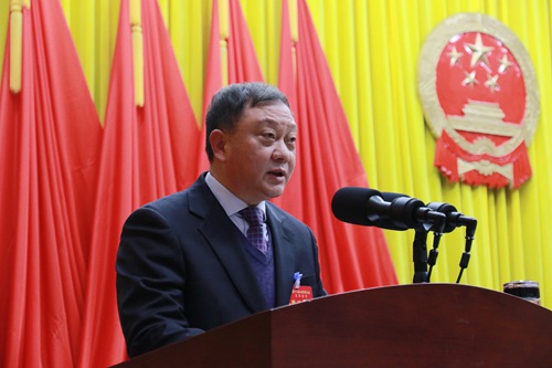 县十八届人大五次会议举行第二次全体会议