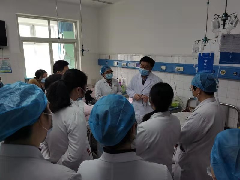 太和医院九位主任被聘为房县医院学科带头人