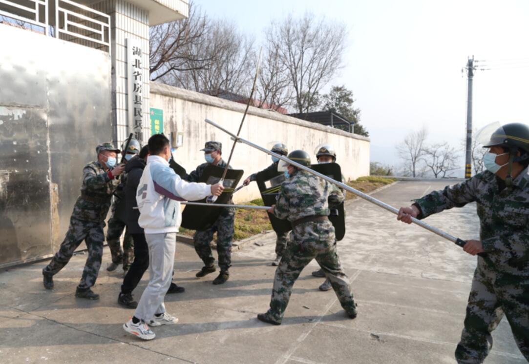 我县举行2021年度民兵开训动员暨应急力量战备拉动演练