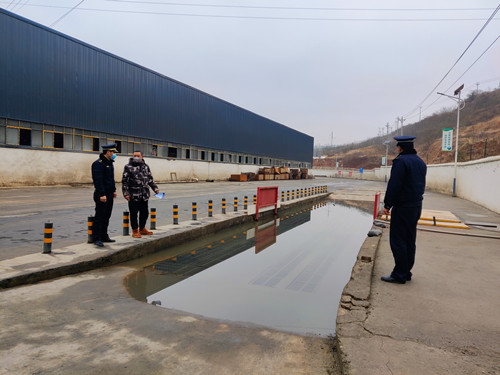 县执法局：当好“店小二”推行微违法教育免罚机制