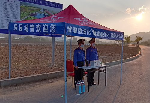 路遇交通事故 “城市管家”暖心相助