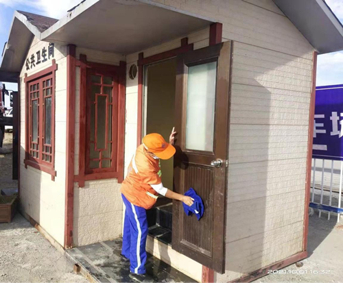 城管执法局：开展我为群众办实事 让小公厕带来大方便