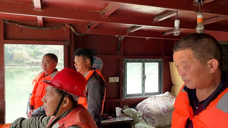 我县对堵河姚坪段河道开展环保和安全大检查