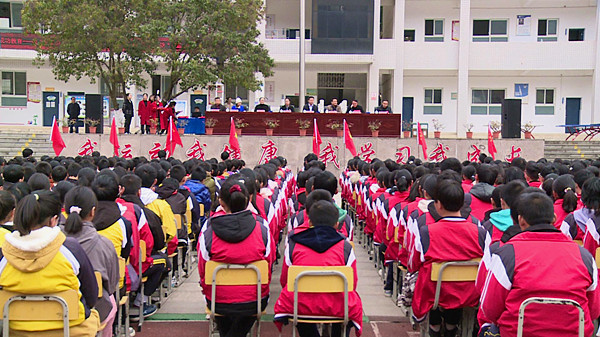 爱心企业为门古学校捐赠奖学金