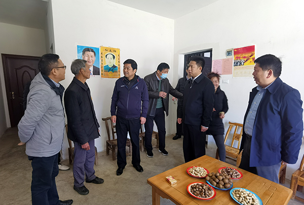 何伟一行到五台乡调研乡村振兴工作