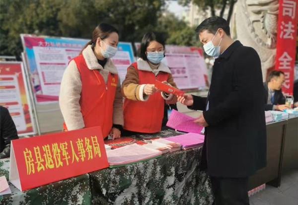 县退役军人事务局 开展“12.4”国家宪法日宣传活动