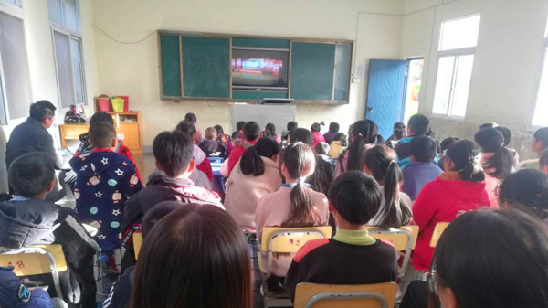 中堰小学多种形式“学宪法”