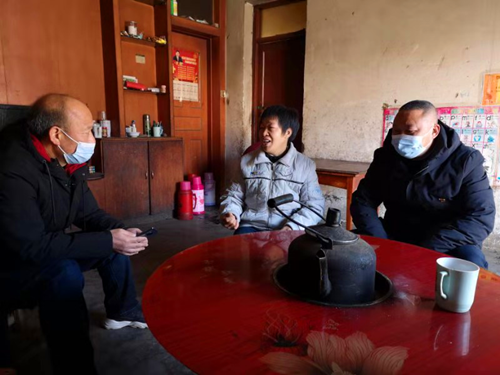 昔日上访户 今日送锦旗